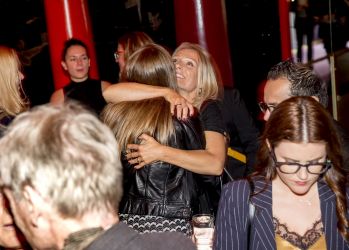 Gensynsglæde i foyeren i Cirkusbygningen. Danish Travel Awards